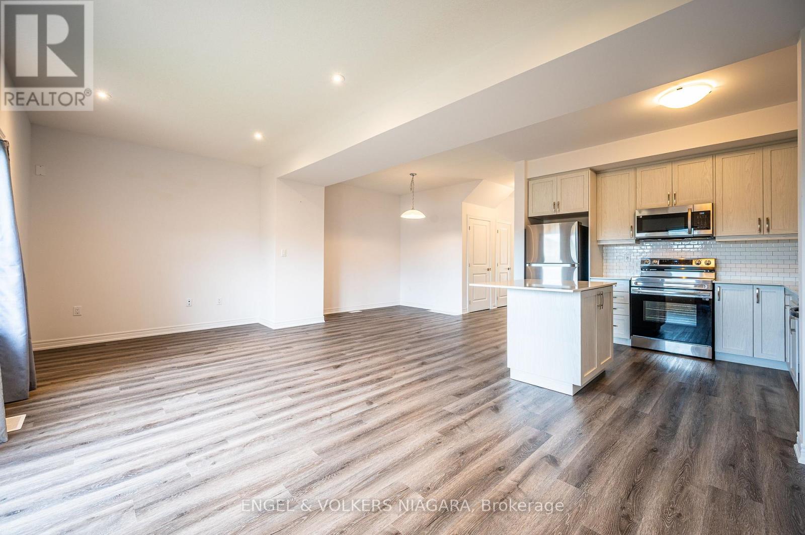 13 - 448 Blackburn Drive, Brantford, Ontario N3T 0X2 - Photo 8 - X12511410