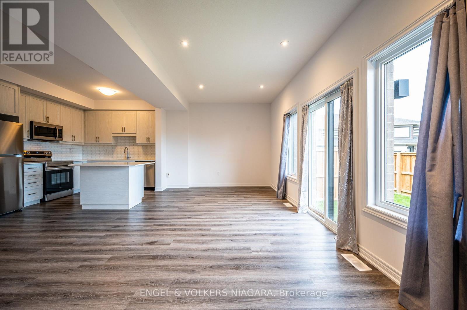 13 - 448 Blackburn Drive, Brantford, Ontario N3T 0X2 - Photo 9 - X12511410