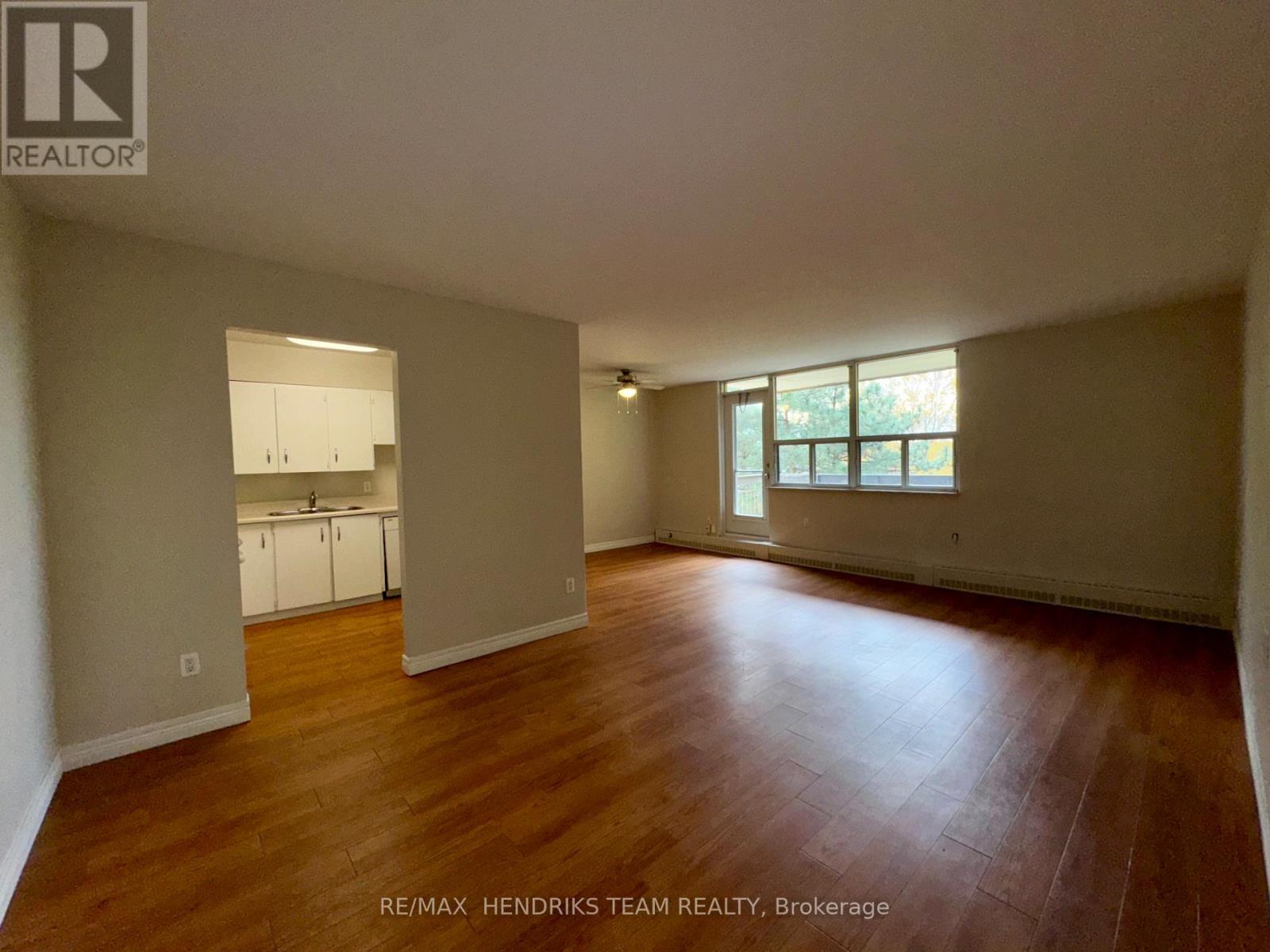 410 - 156 Fitch Street, Welland, Ontario L3C 4V6 - Photo 2 - X12511564