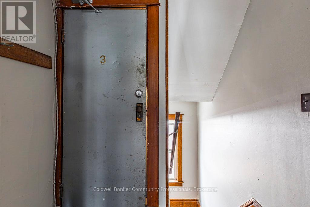 23 Avenue Place, Welland, Ontario L3B 4B2 - Photo 37 - X12511612