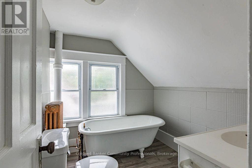 23 Avenue Place, Welland, Ontario L3B 4B2 - Photo 39 - X12511612