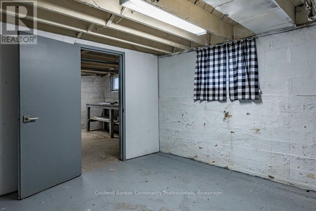 23 Avenue Place, Welland, Ontario L3B 4B2 - Photo 46 - X12511612