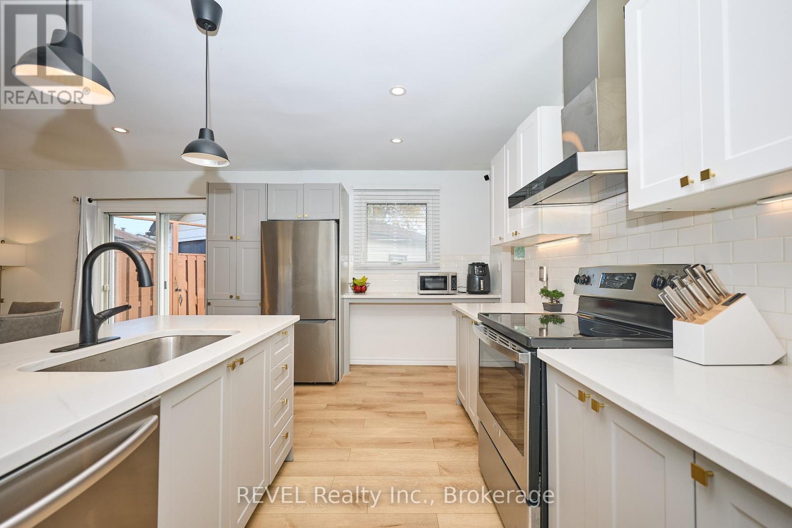 11 Newleaf Crescent, Welland (N. Welland), Ontario  L3C 6B4 - Photo 12 - X12511628