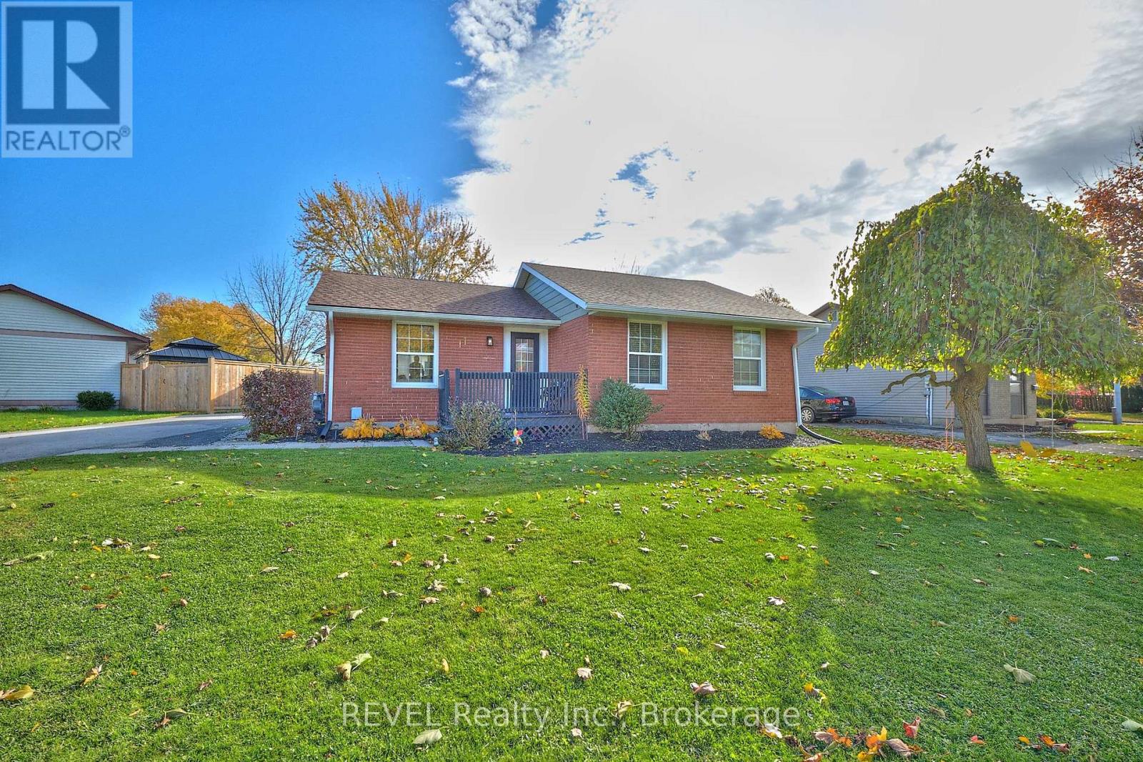 11 Newleaf Crescent, Welland (N. Welland), Ontario  L3C 6B4 - Photo 5 - X12511628