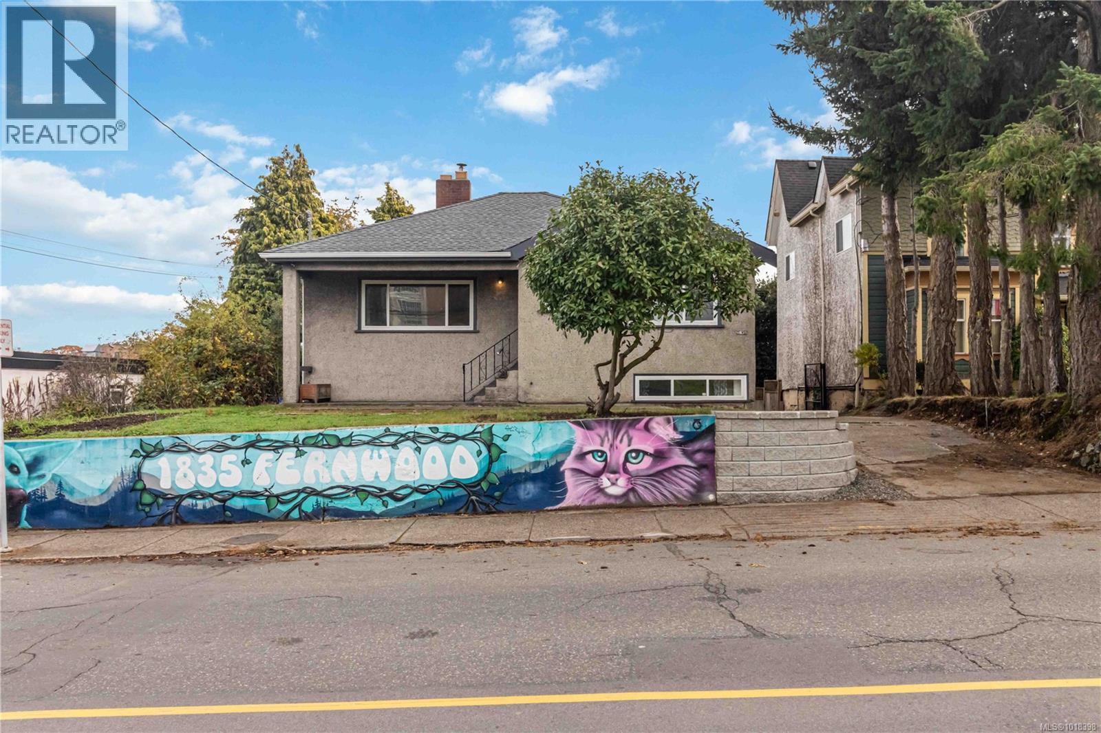1835 Fernwood Rd, Victoria, British Columbia