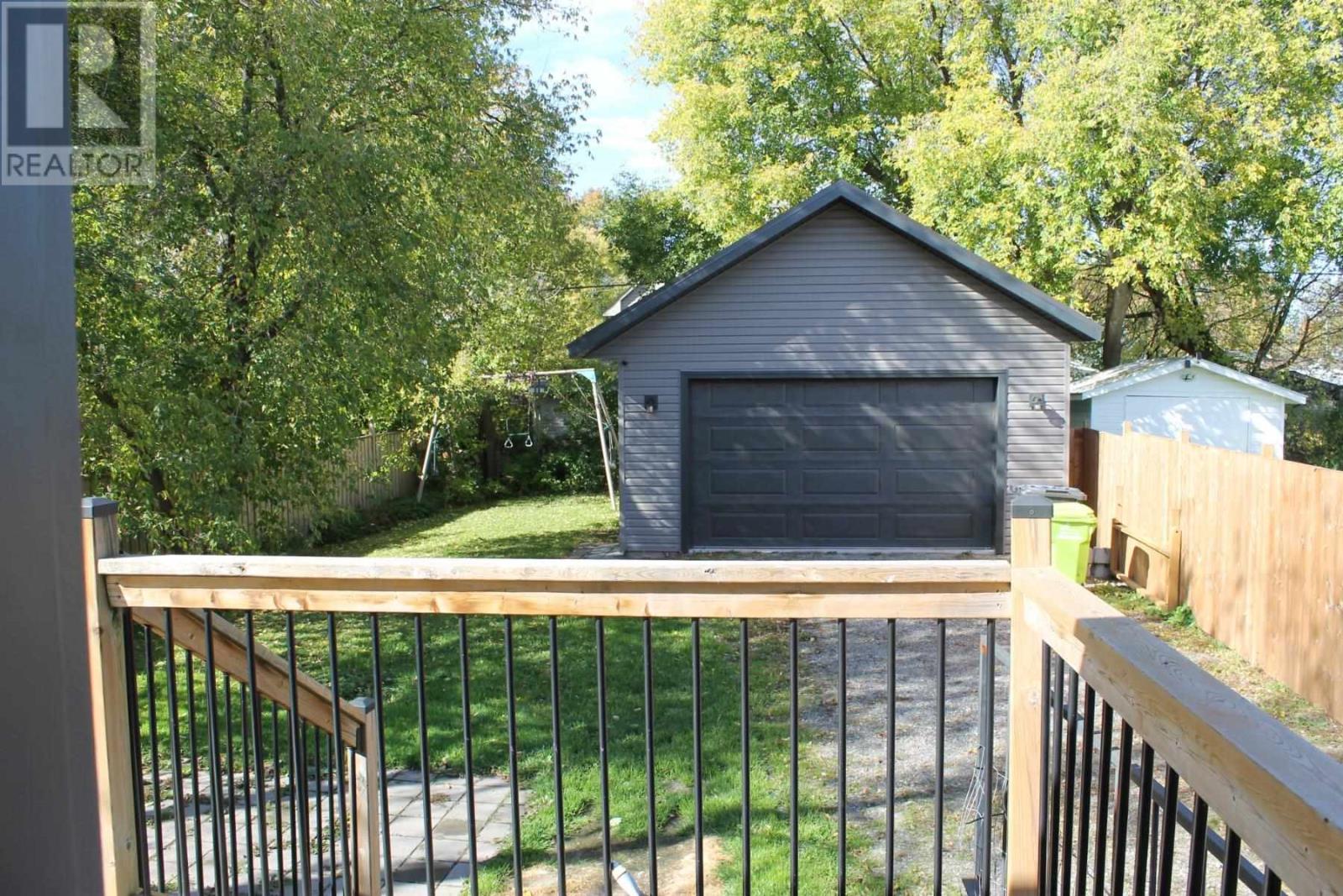 421 John St, Sault Ste. Marie, Ontario  P6C 3J8 - Photo 2 - SM252961