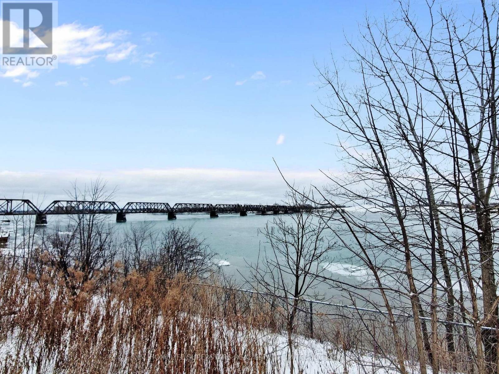 535 Niagara Boulevard, Fort Erie, Ontario  L2A 3H3 - Photo 2 - X12511282