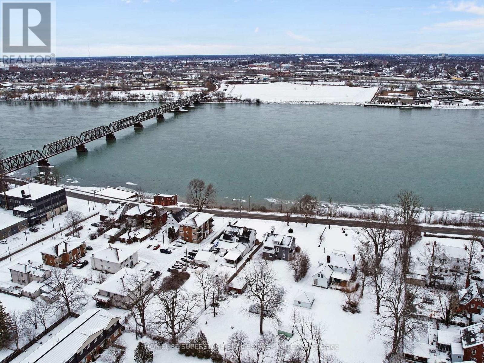 535 Niagara Boulevard, Fort Erie, Ontario  L2A 3H3 - Photo 3 - X12511282