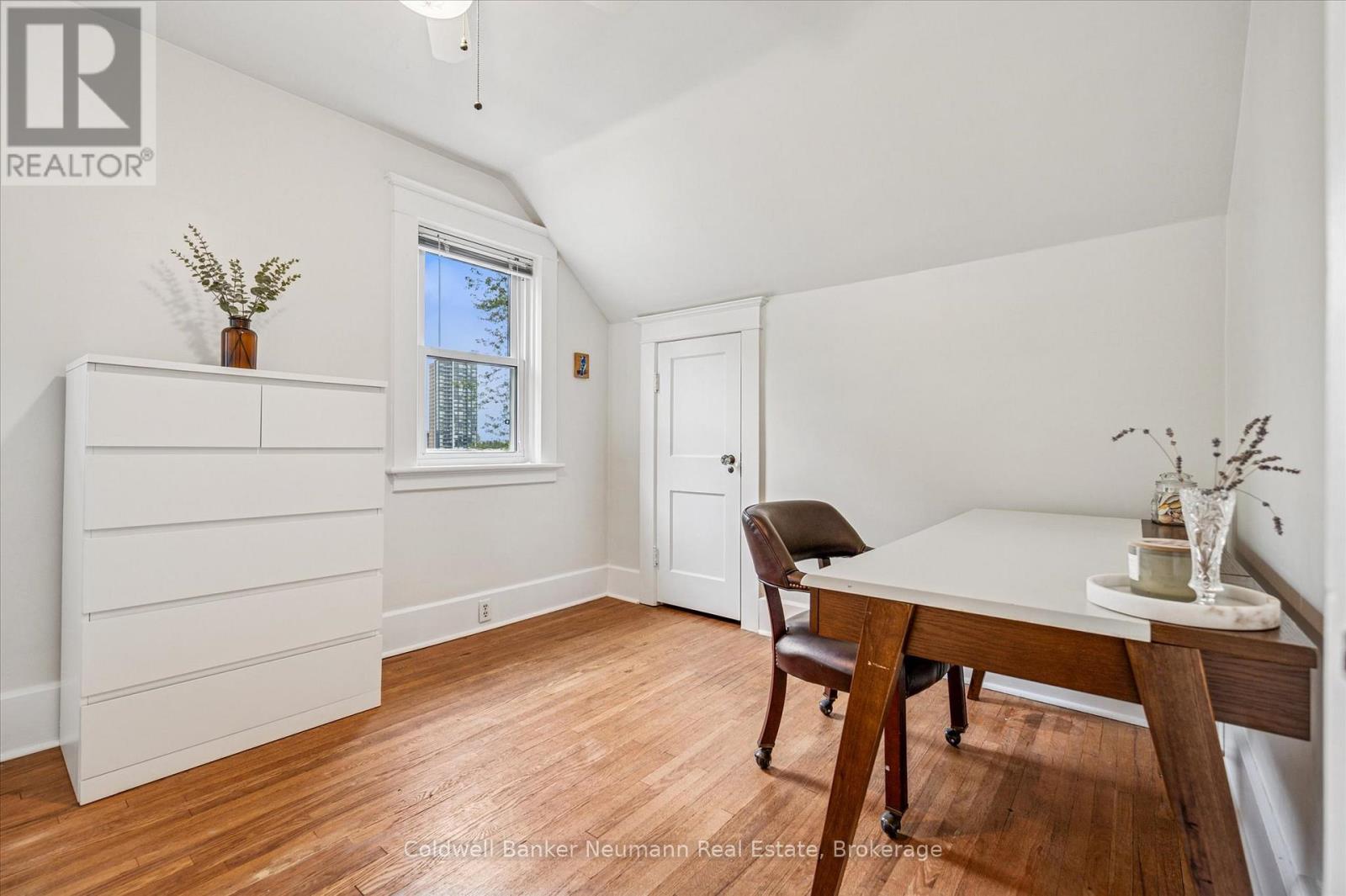 39 Agnes Street, Kitchener, Ontario N2G 2E9 - Photo 13 - X12511382