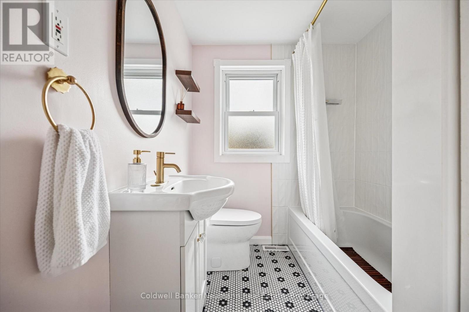 39 Agnes Street, Kitchener, Ontario N2G 2E9 - Photo 14 - X12511382