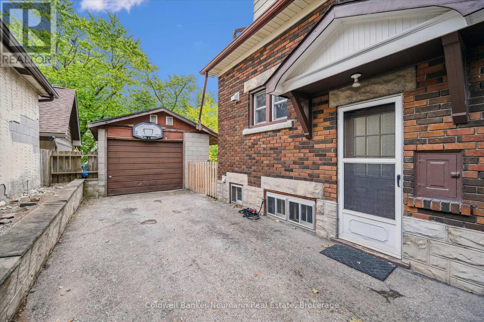 39 Agnes Street, Kitchener, Ontario N2G 2E9 - Photo 38 - X12511382