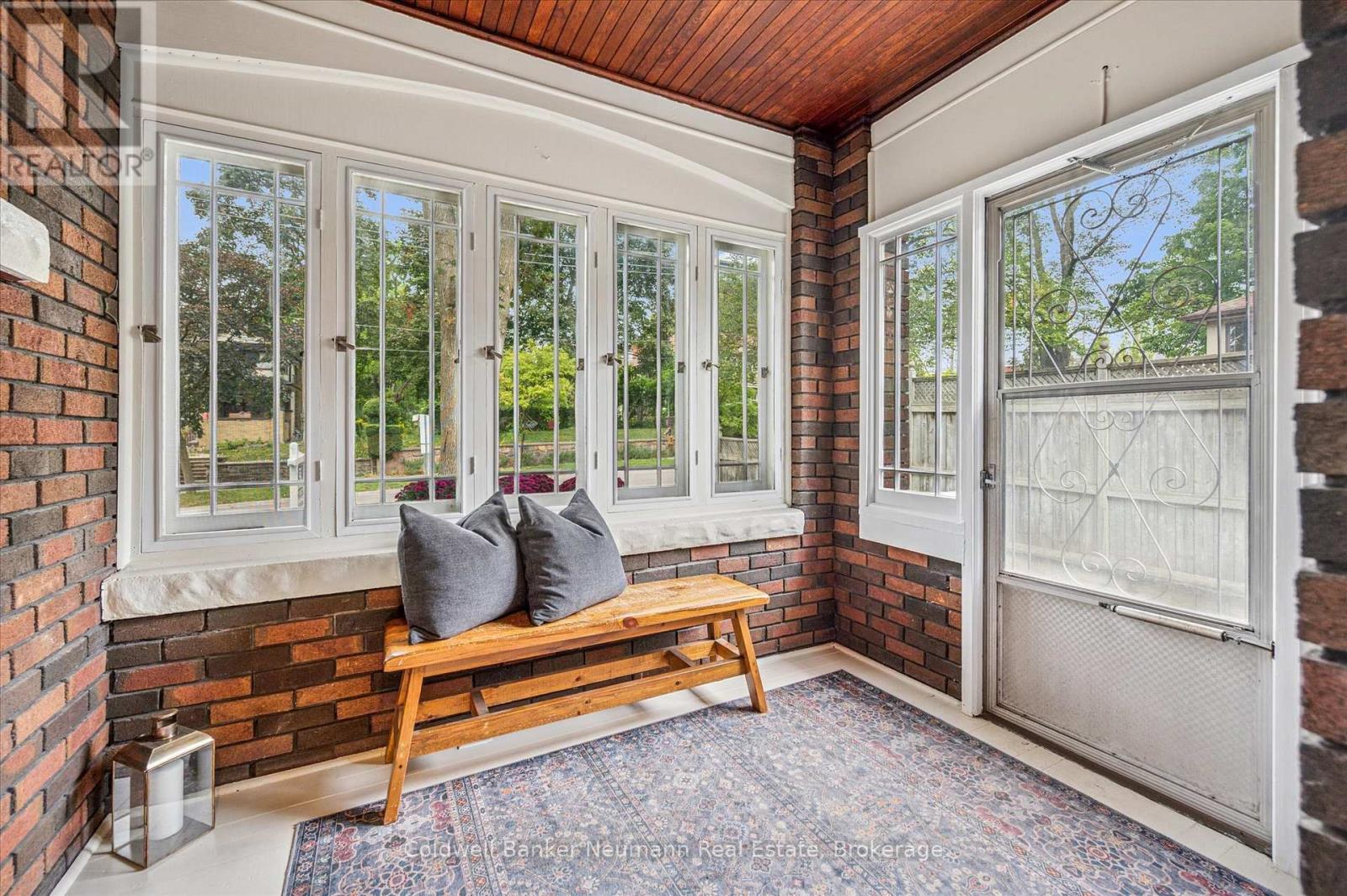 39 Agnes Street, Kitchener, Ontario N2G 2E9 - Photo 4 - X12511382