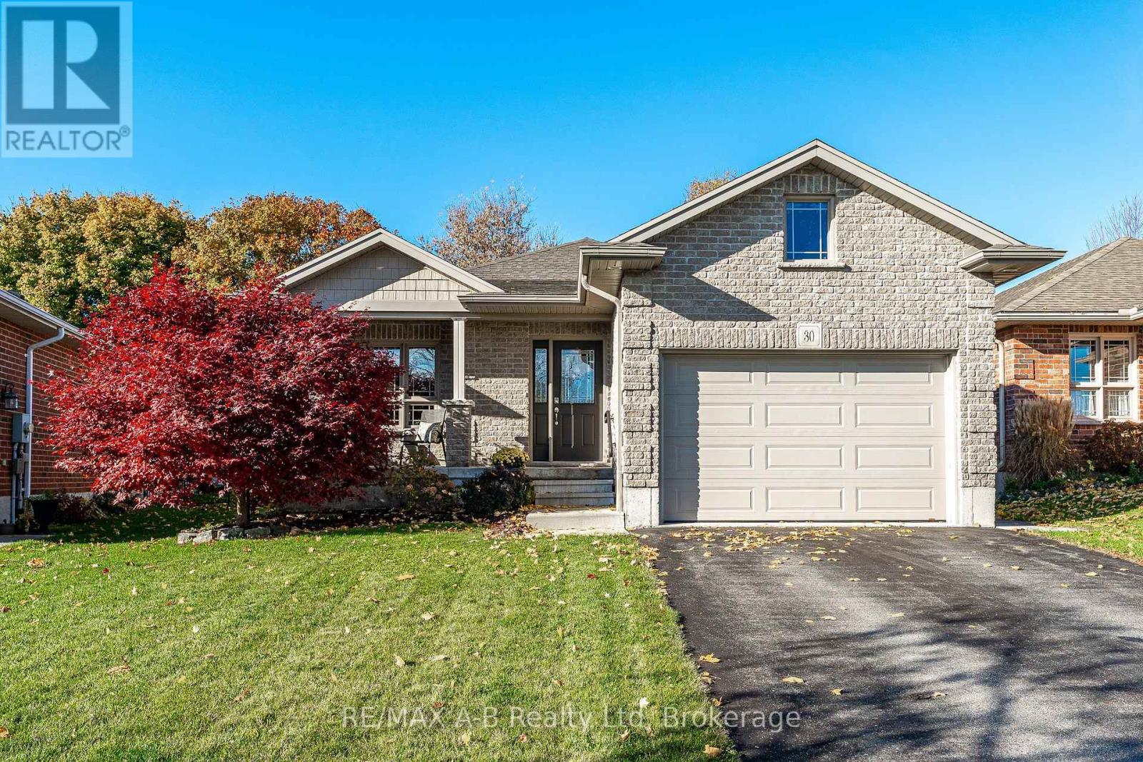 30 HOMEFIELD COURT, St. Marys, Ontario