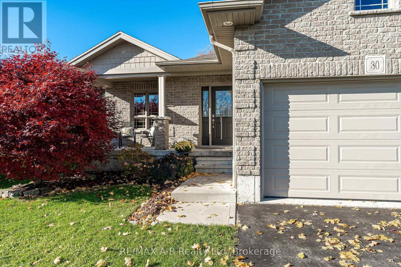 30 Homefield Court, St. Marys, Ontario N4X 0A4 - Photo 3 - X12511448