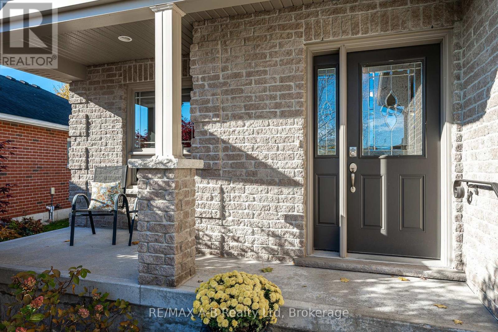 30 Homefield Court, St. Marys, Ontario N4X 0A4 - Photo 4 - X12511448