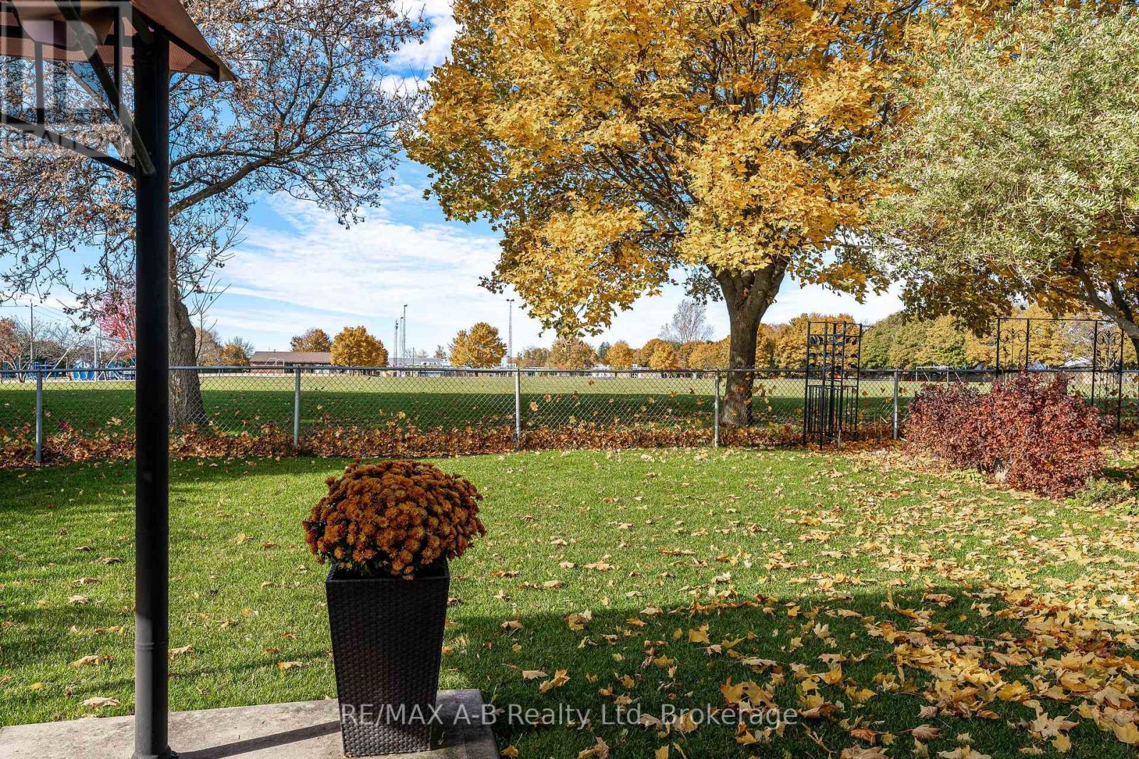 30 Homefield Court, St. Marys, Ontario N4X 0A4 - Photo 44 - X12511448