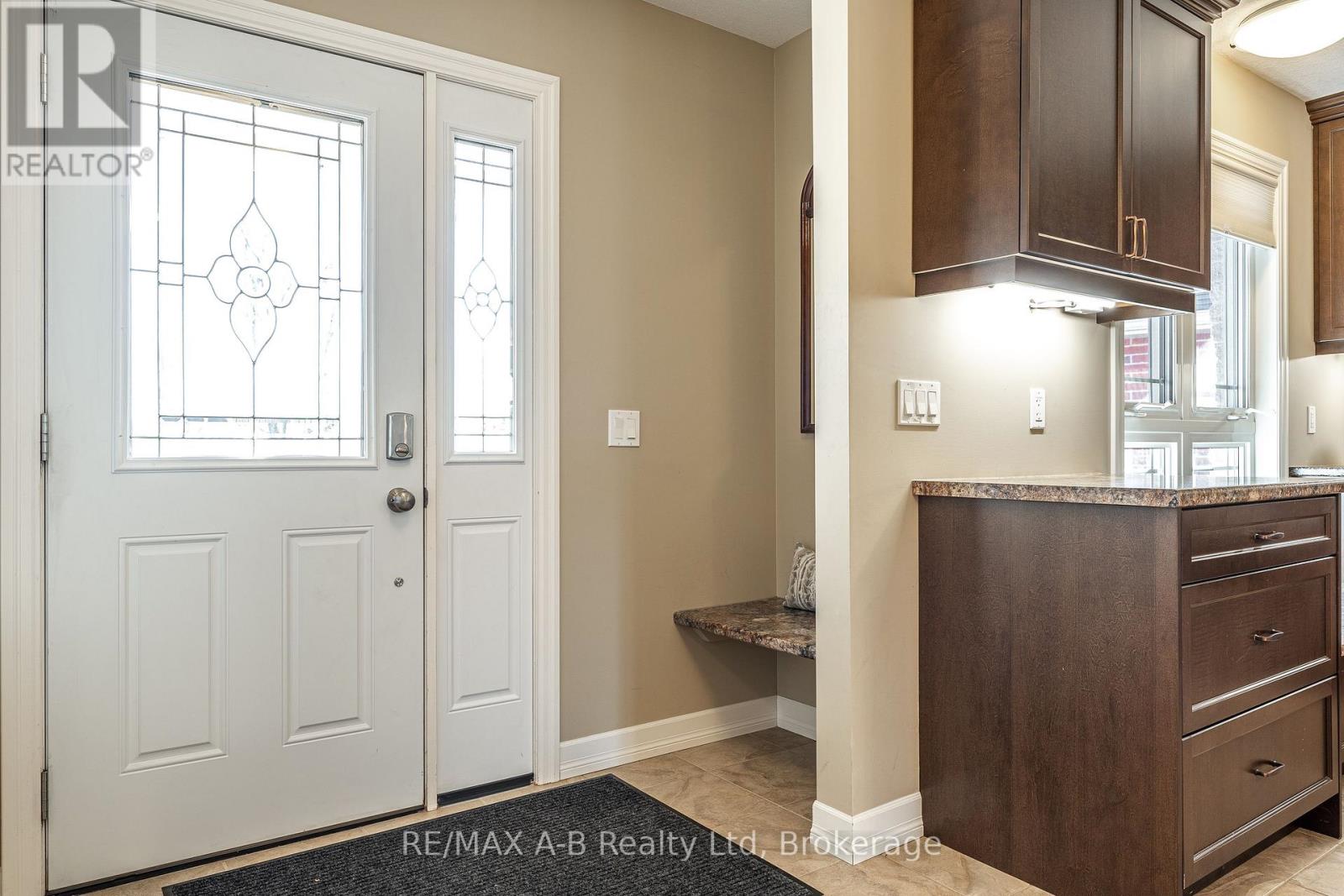 30 Homefield Court, St. Marys, Ontario N4X 0A4 - Photo 5 - X12511448