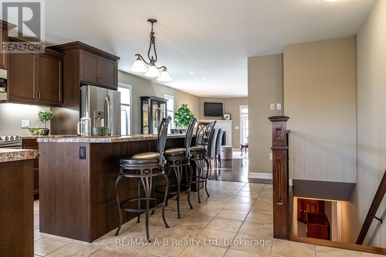 30 Homefield Court, St. Marys, Ontario N4X 0A4 - Photo 7 - X12511448