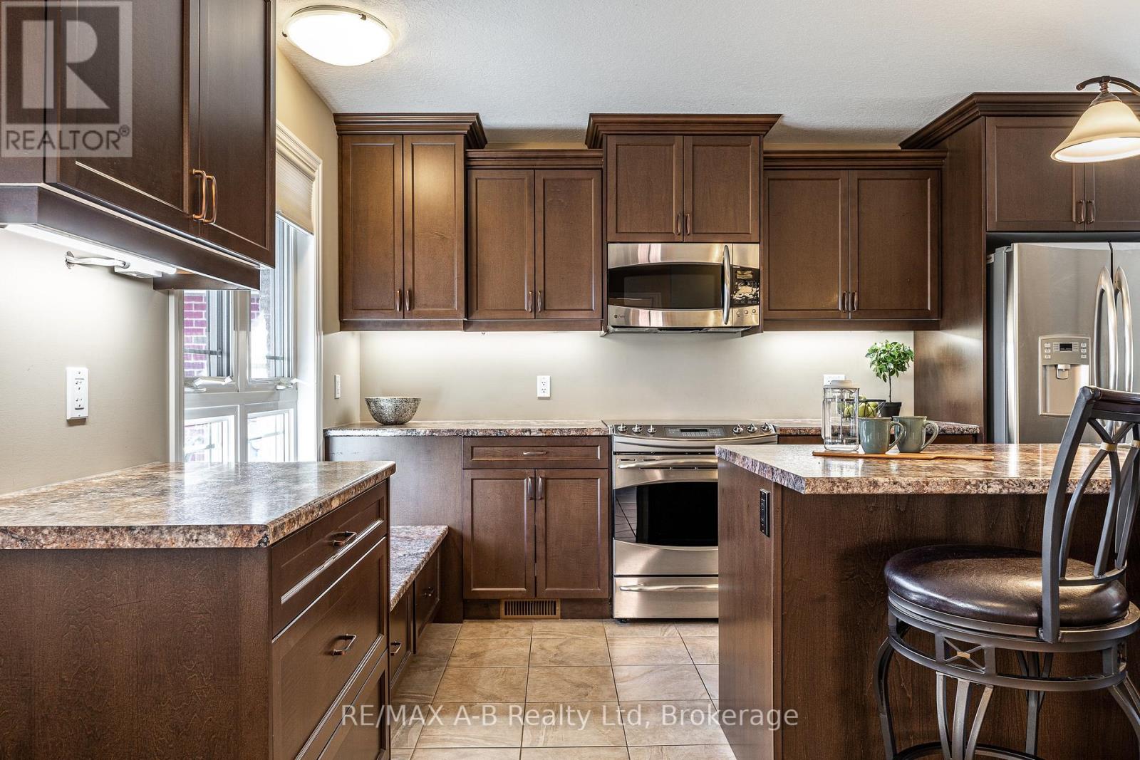 30 Homefield Court, St. Marys, Ontario N4X 0A4 - Photo 8 - X12511448