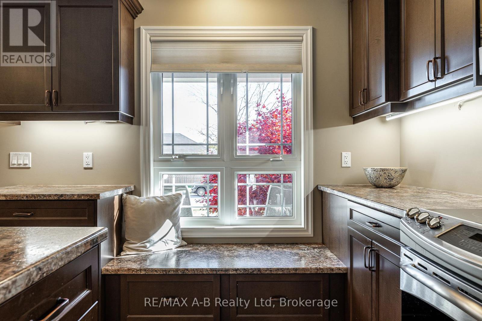 30 Homefield Court, St. Marys, Ontario N4X 0A4 - Photo 9 - X12511448