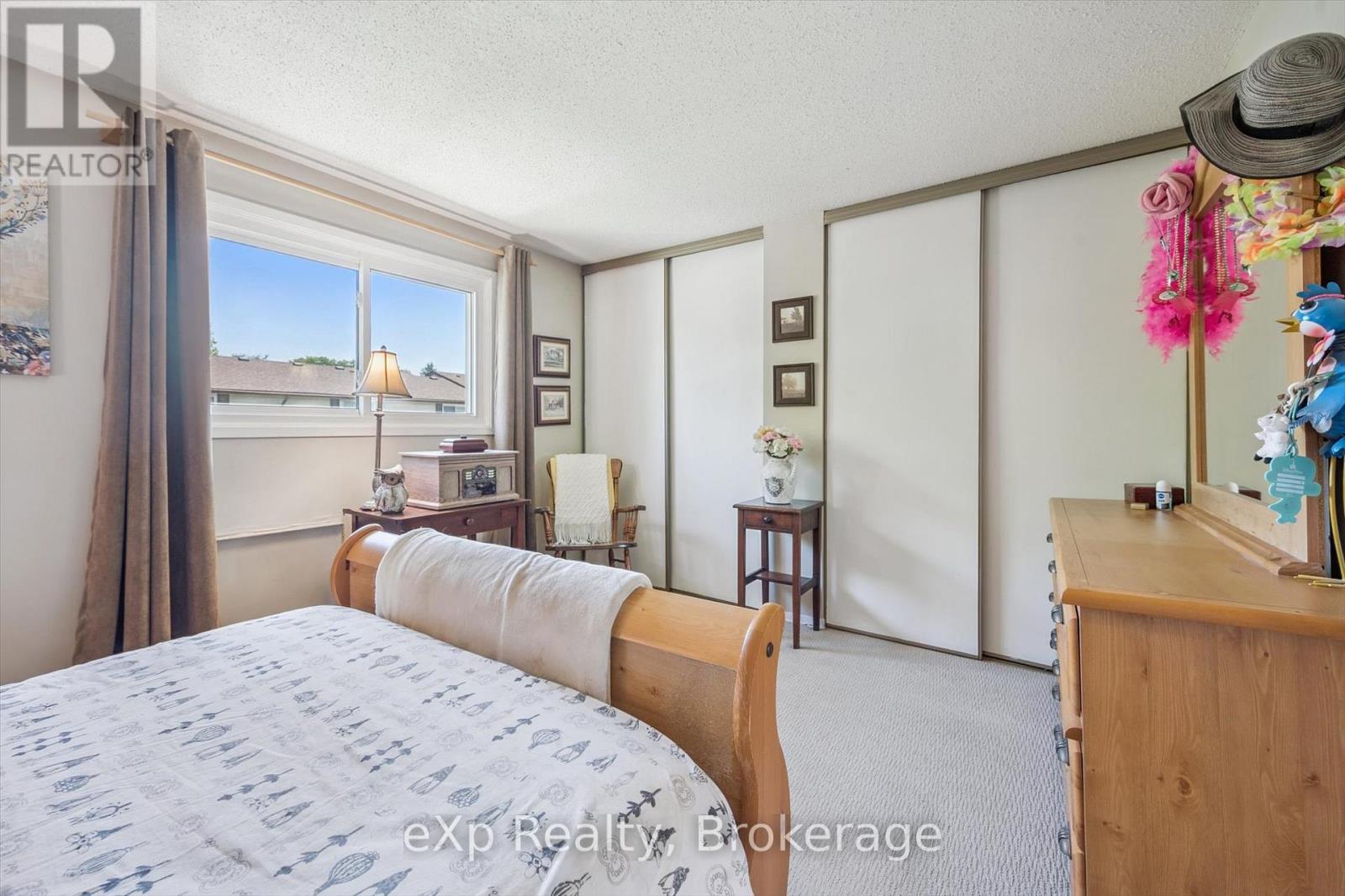 30 - 40 Silvercreek Parkway N, Guelph, Ontario  N1H 7X5 - Photo 15 - X12511596