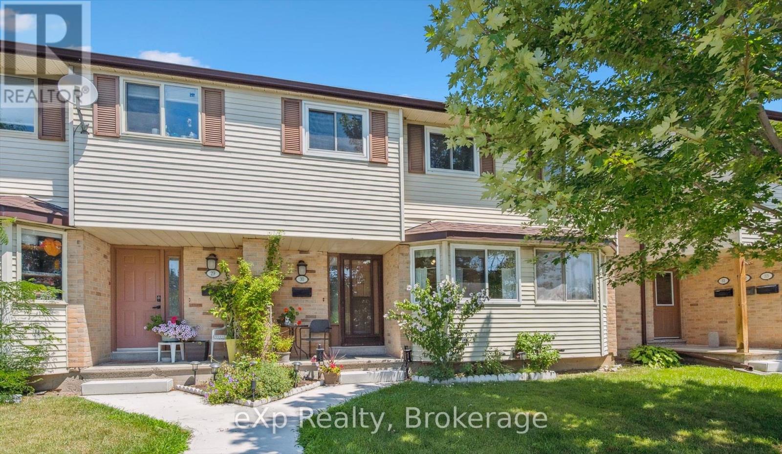 30 - 40 Silvercreek Parkway N, Guelph, Ontario  N1H 7X5 - Photo 2 - X12511596