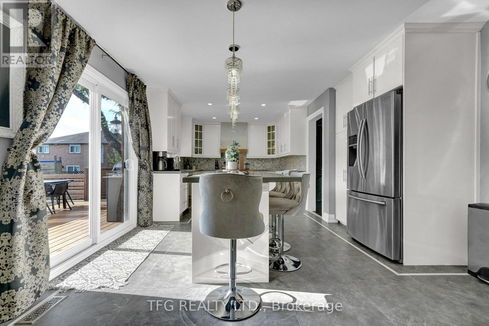 32 Falstaff Crescent, Whitby, Ontario  L1R 1W3 - Photo 16 - E12511490