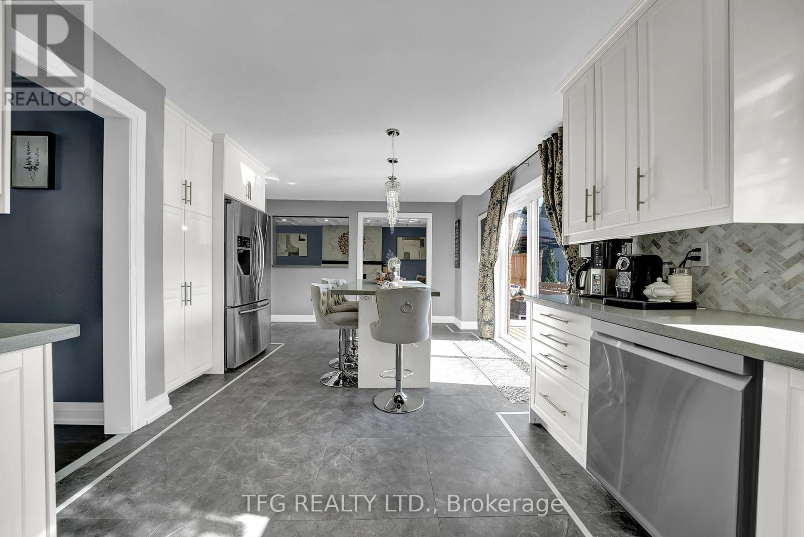 32 Falstaff Crescent, Whitby, Ontario  L1R 1W3 - Photo 11 - E12511490