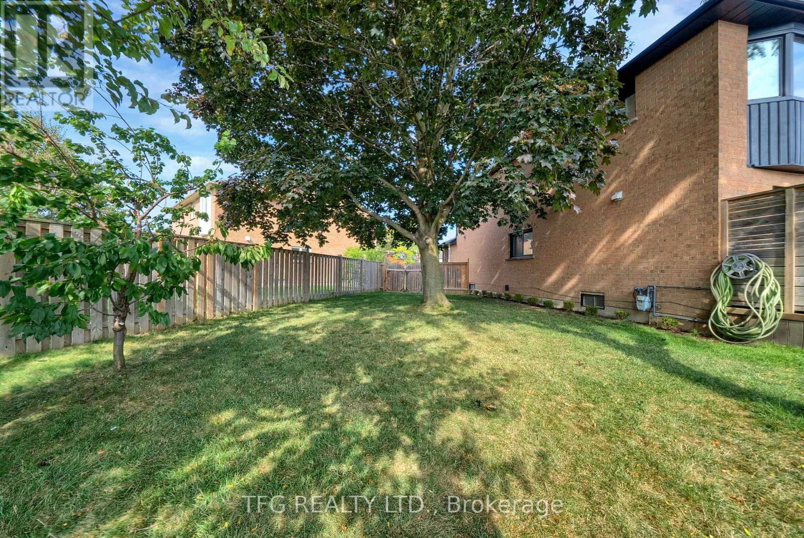 32 Falstaff Crescent, Whitby, Ontario  L1R 1W3 - Photo 49 - E12511490