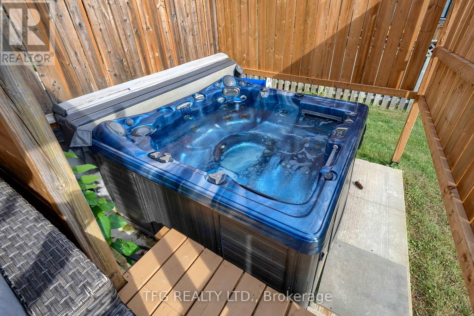 32 Falstaff Crescent, Whitby, Ontario  L1R 1W3 - Photo 48 - E12511490