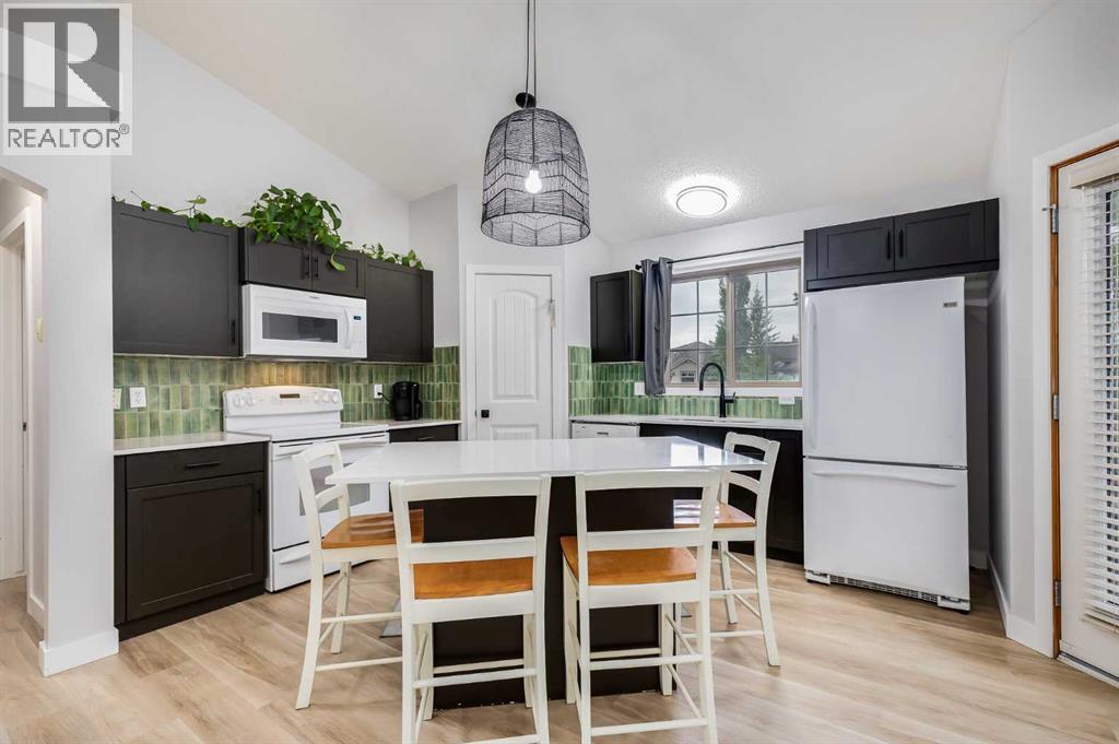 Property at 201, 11 Everridge Square SW image 5