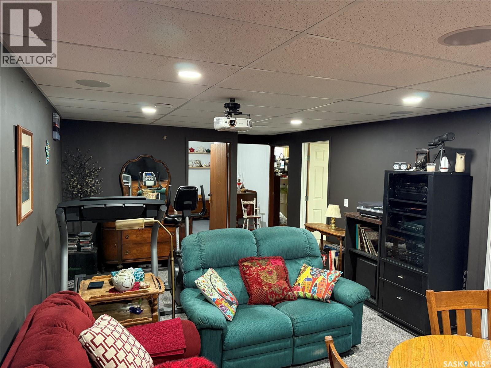 704 1st Avenue, Loon Lake, Saskatchewan  S0M 1L0 - Photo 15 - SK022405