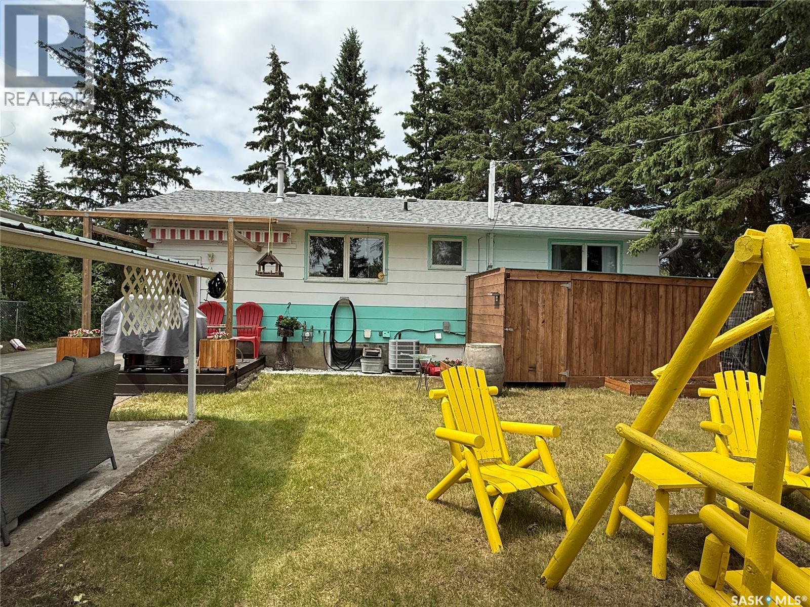 704 1st Avenue, Loon Lake, Saskatchewan  S0M 1L0 - Photo 21 - SK022405