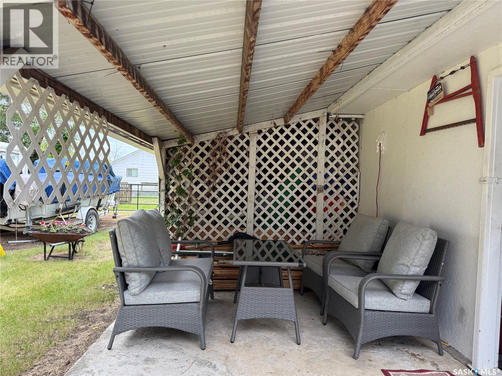 704 1st Avenue, Loon Lake, Saskatchewan  S0M 1L0 - Photo 22 - SK022405