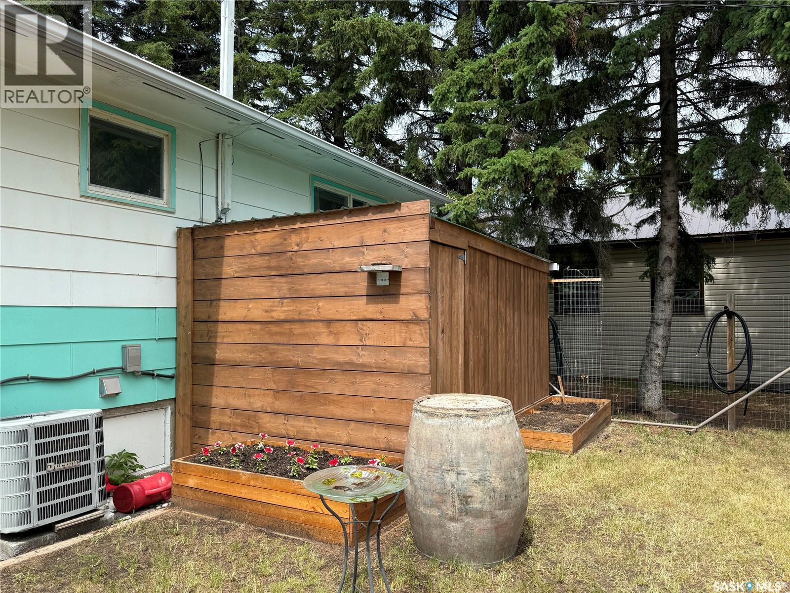 704 1st Avenue, Loon Lake, Saskatchewan  S0M 1L0 - Photo 24 - SK022405