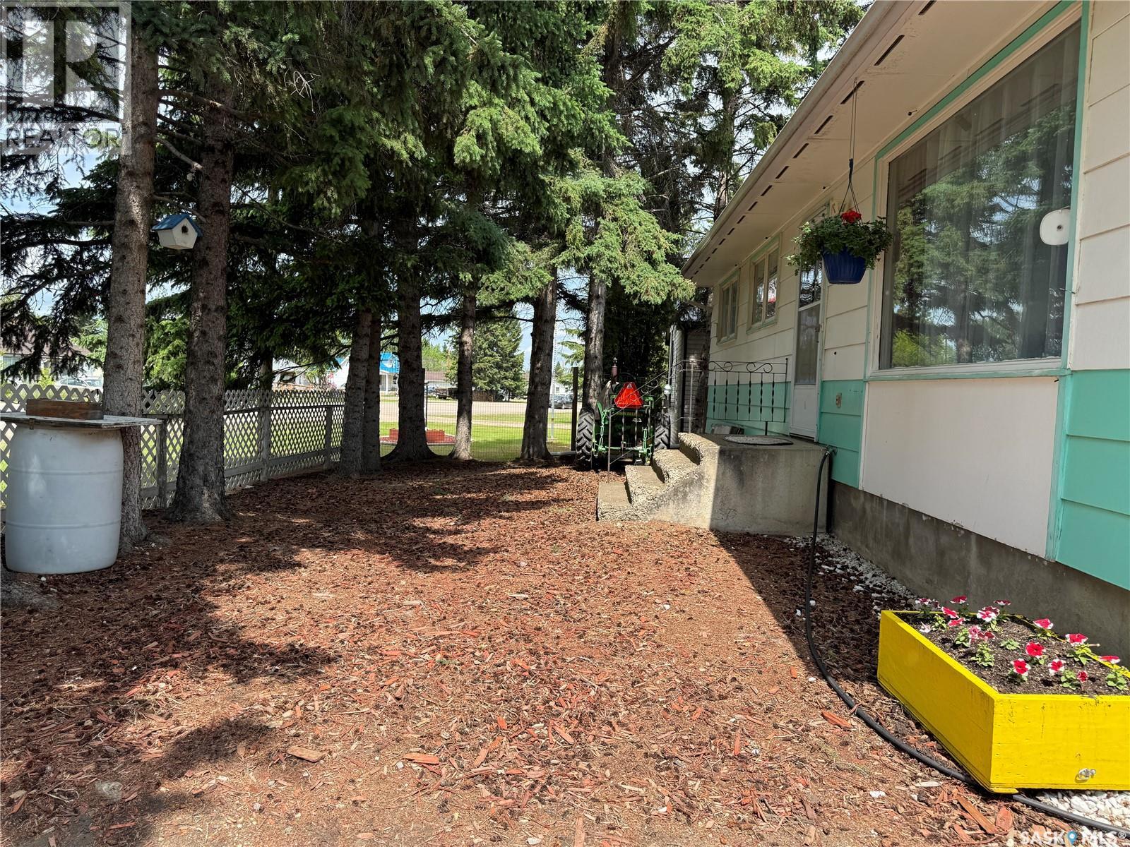 704 1st Avenue, Loon Lake, Saskatchewan  S0M 1L0 - Photo 28 - SK022405