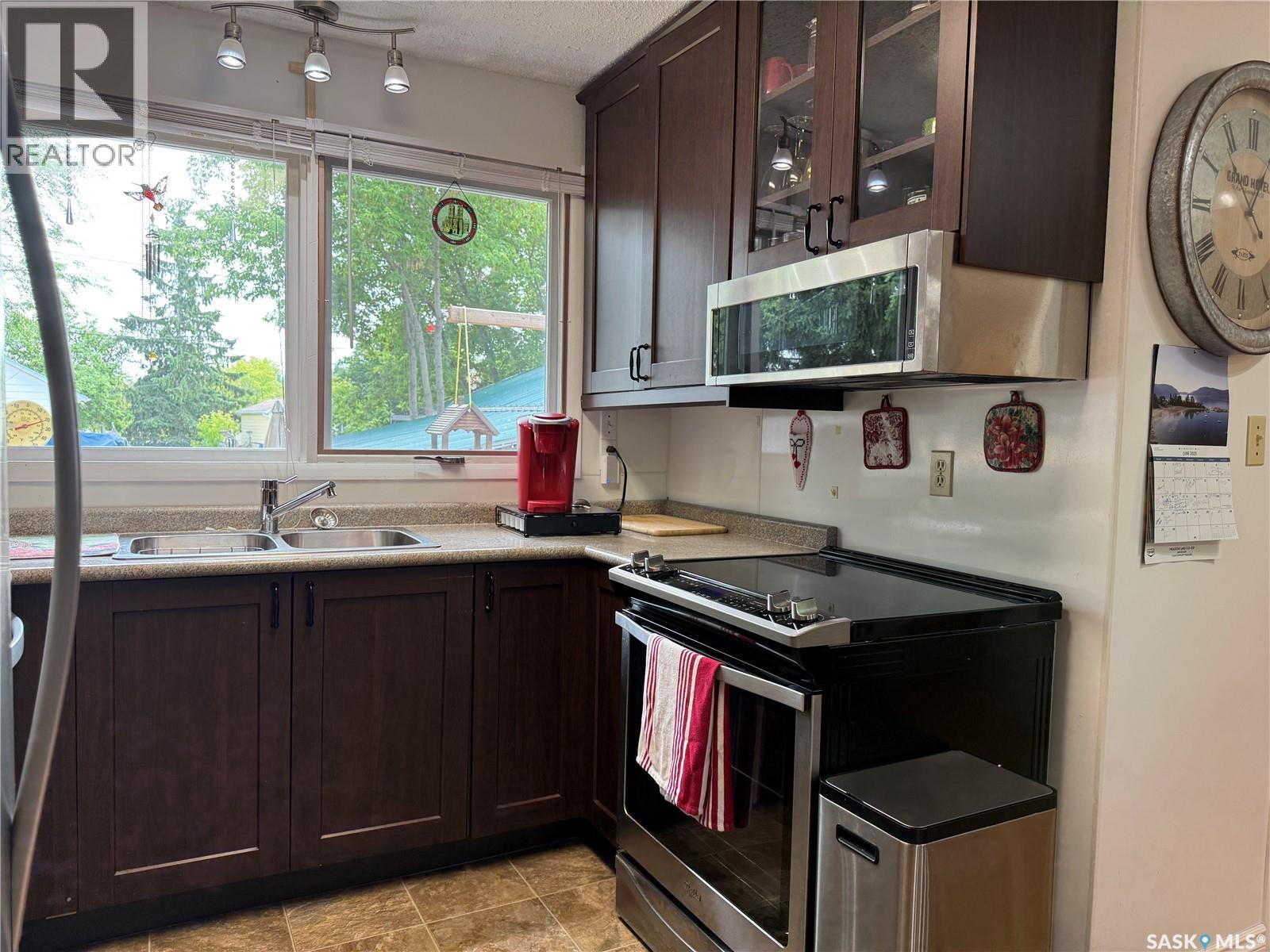 704 1st Avenue, Loon Lake, Saskatchewan  S0M 1L0 - Photo 4 - SK022405