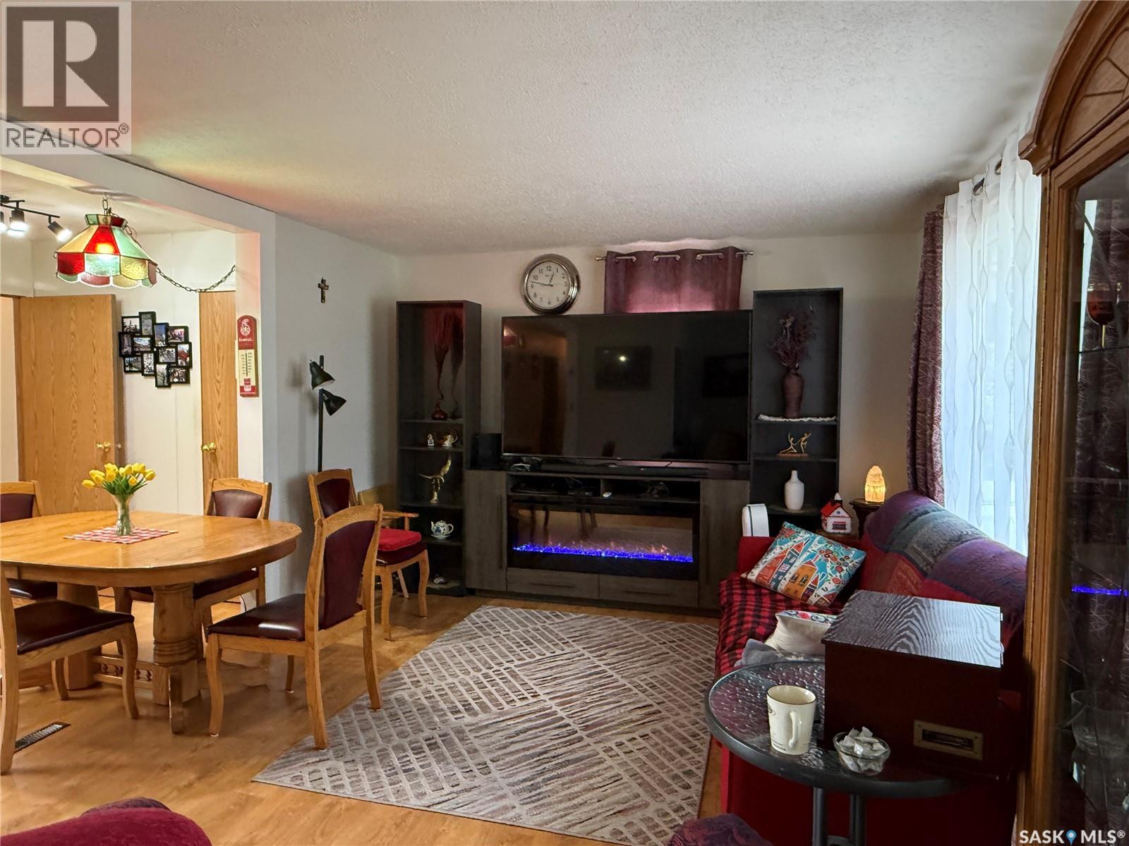 704 1st Avenue, Loon Lake, Saskatchewan  S0M 1L0 - Photo 6 - SK022405