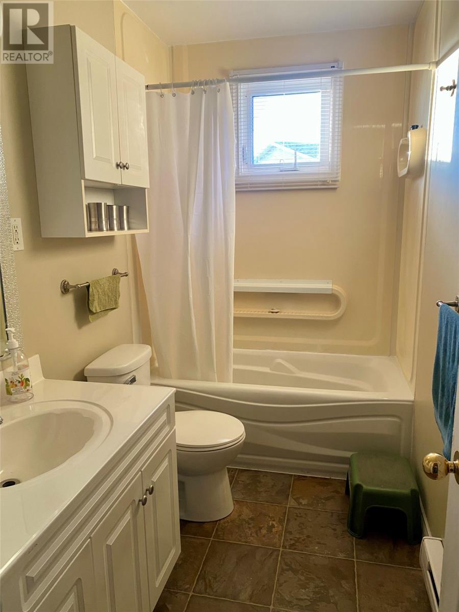 70 Elizabeth Drive, Paradise, Newfoundland & Labrador  A1L 1E5 - Photo 8 - 1292318