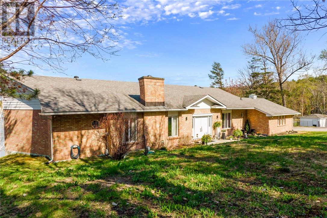 2100 South Bay Road, Sudbury, Ontario  P3E 6H7 - Photo 3 - 2122308