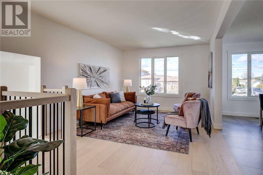 221 Ray Street, Wahnapitae, Ontario P0M 3C0 - Photo 4 - 2125513