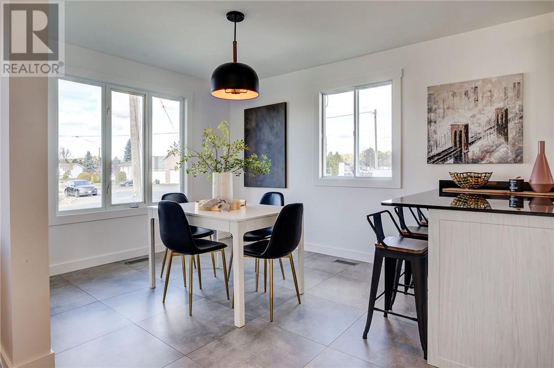 221 Ray Street, Wahnapitae, Ontario P0M 3C0 - Photo 6 - 2125513