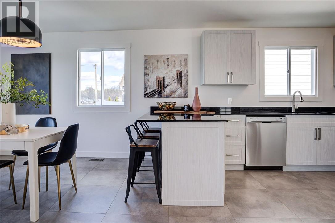 221 Ray Street, Wahnapitae, Ontario P0M 3C0 - Photo 7 - 2125513