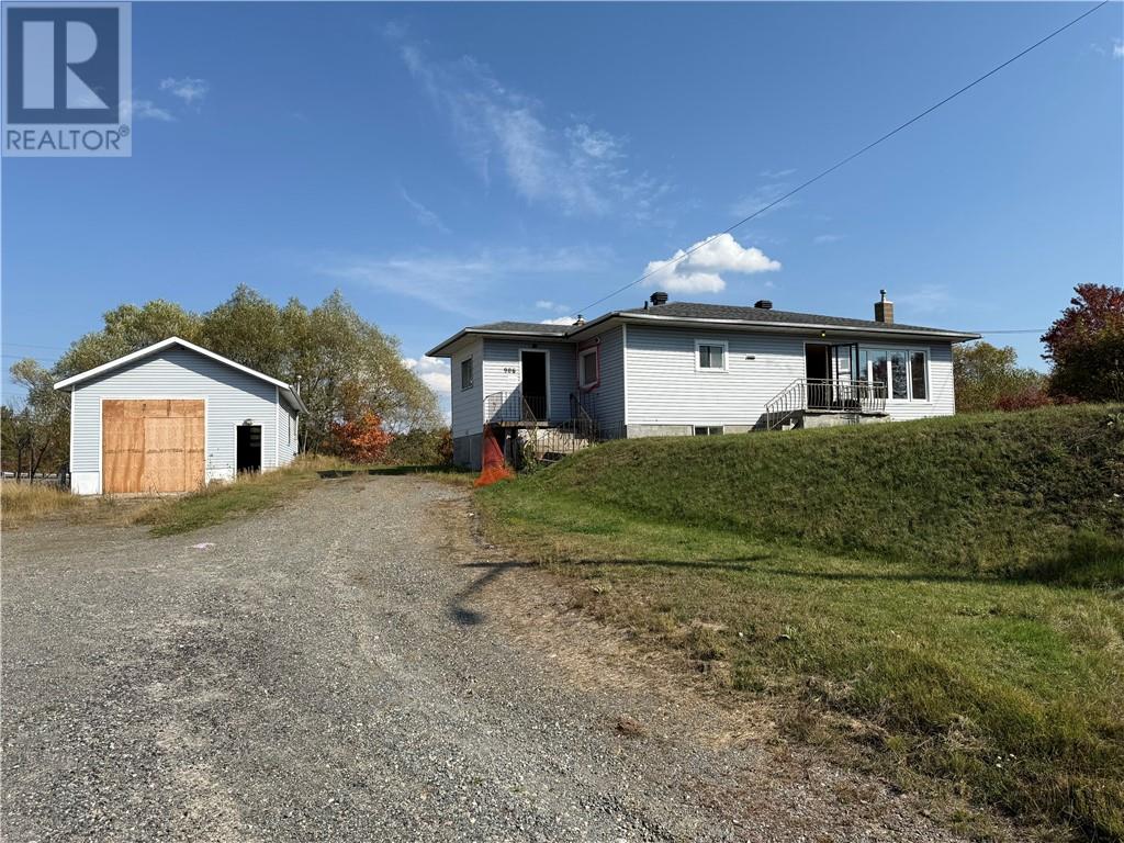 906 Goodview Road, Sudbury, Ontario  P3G 1B5 - Photo 2 - 2125478