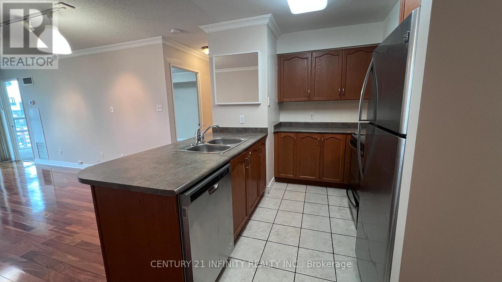 2116 - 156 Enfield Place, Mississauga (City Centre), Ontario  L5B 4L8 - Photo 6 - W12511778