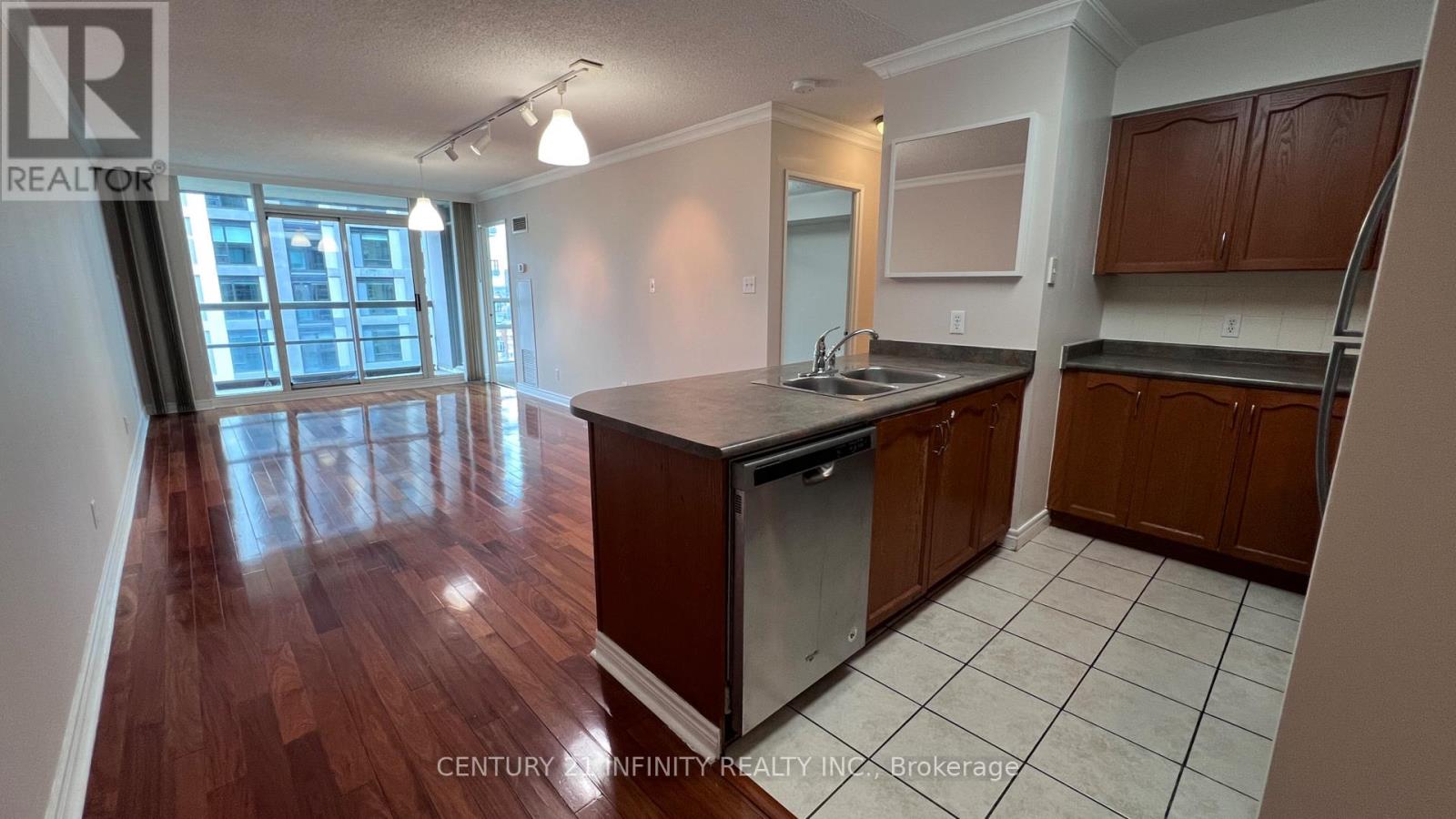 2116 - 156 Enfield Place, Mississauga (City Centre), Ontario  L5B 4L8 - Photo 9 - W12511778