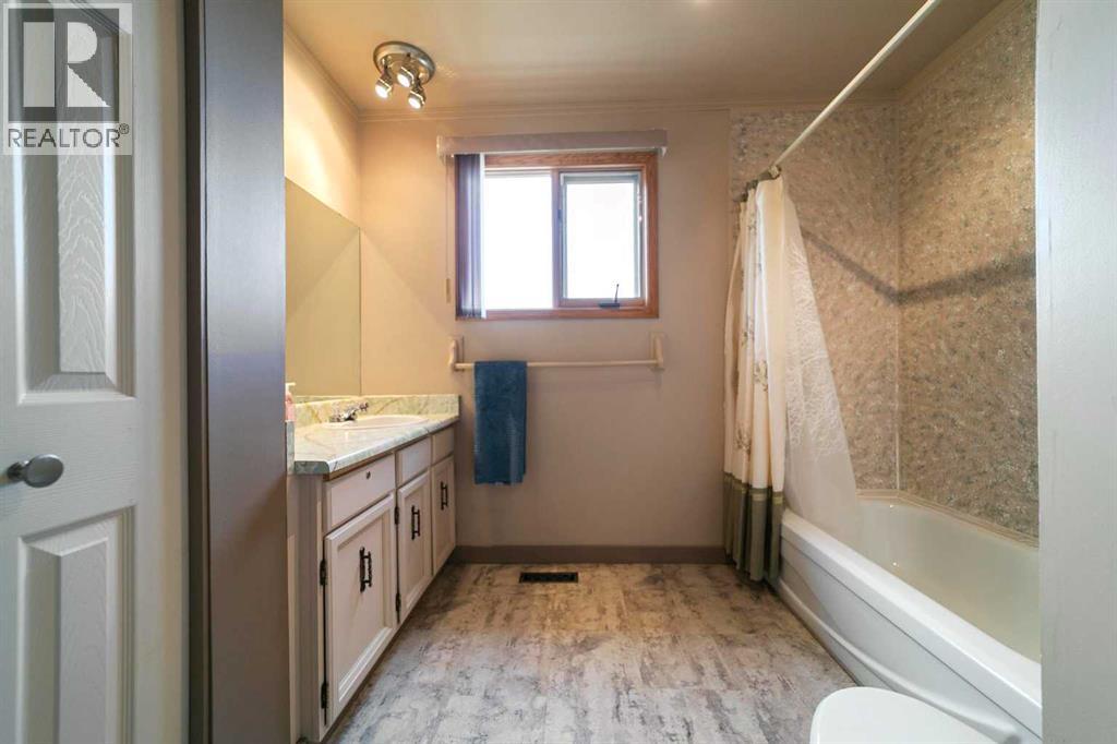 5006 65 A Street, Camrose, Alberta  T4V 3G1 - Photo 13 - A2268288