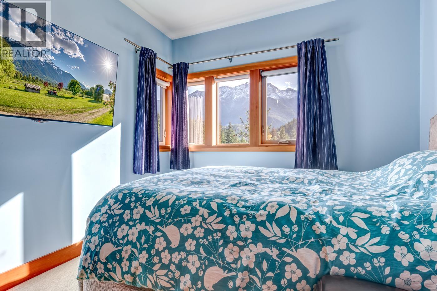 7457 Dogwood Street, Pemberton, British Columbia  V0N 2L0 - Photo 12 - R3012290