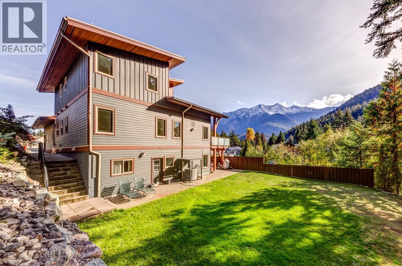 7457 Dogwood Street, Pemberton, British Columbia  V0N 2L0 - Photo 25 - R3012290