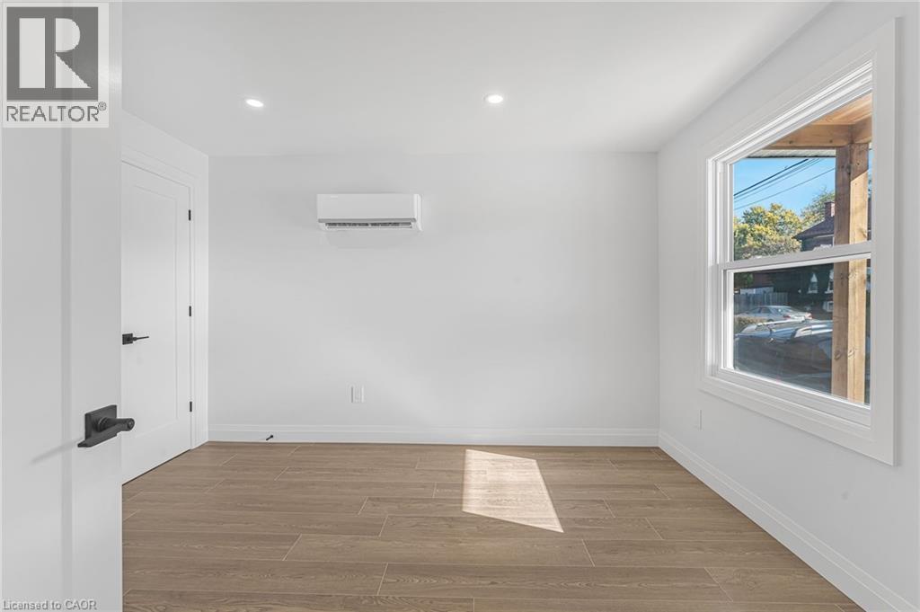 3 Ball Avenue E, St. Catharines, Ontario  L2T 1B4 - Photo 4 - 40781983